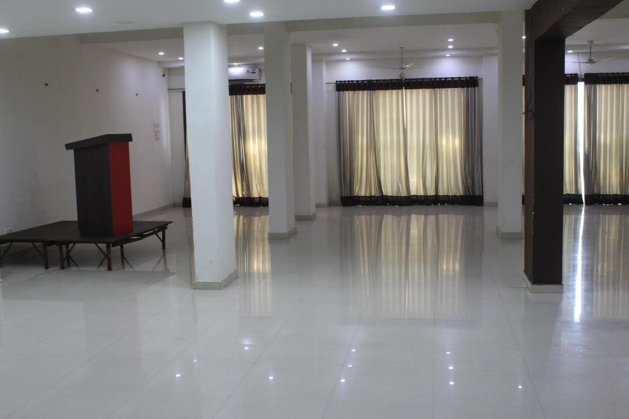 דמאן Hotel Ambica מראה חיצוני תמונה